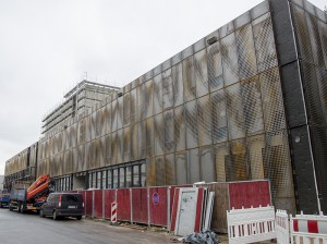 Die rostige Corten-Stahl-Fassade soll dem Neubau einen industriellen Touch verleihen. Foto: M. Arndt